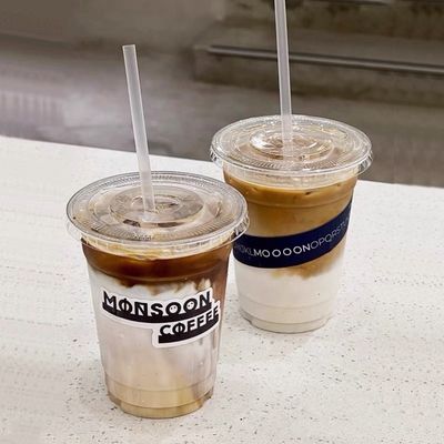横切りの穴を持つ使い捨て透明プラスチックフラット蓋 蓋付き紙カップ